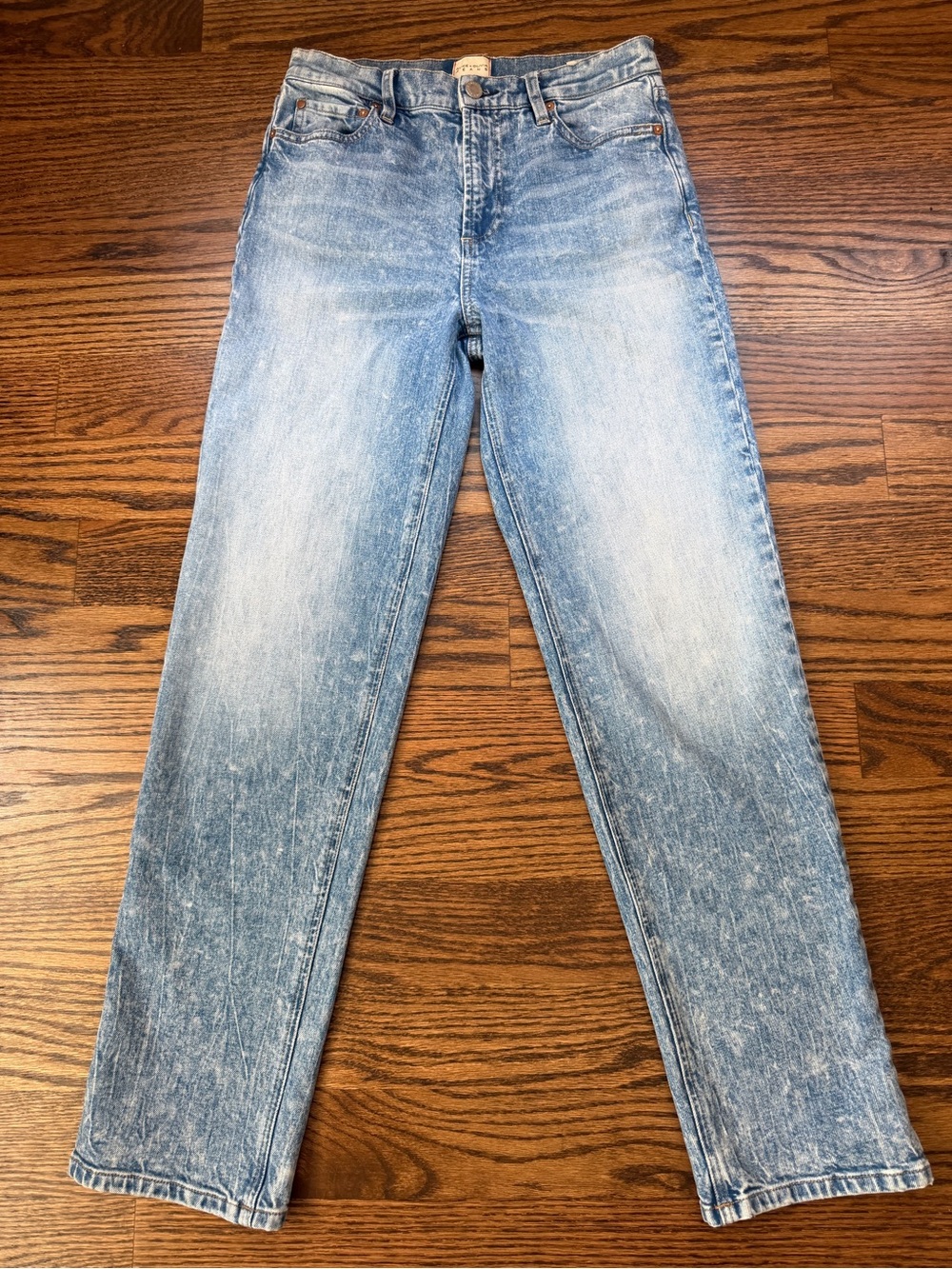 Alice + Olivia Light Blue Washed Jeans - Classic Straight Fit